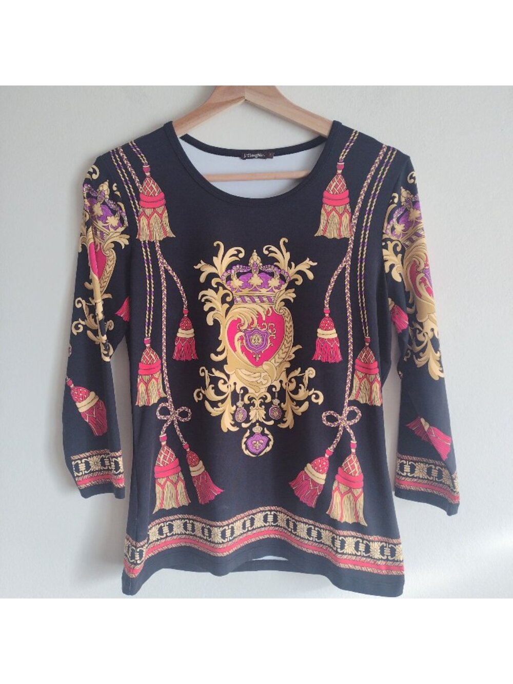 J McLaughlin Signature Tee S Bold Print w Crest and Tassels in Gold Red Top